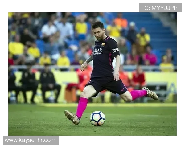 足球明星左脚不擅长踢球的背后原因与训练技巧解析