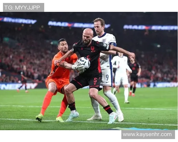 足球明星瞬间定格精彩瞬间展现球场魅力与激情的连拍图片合集